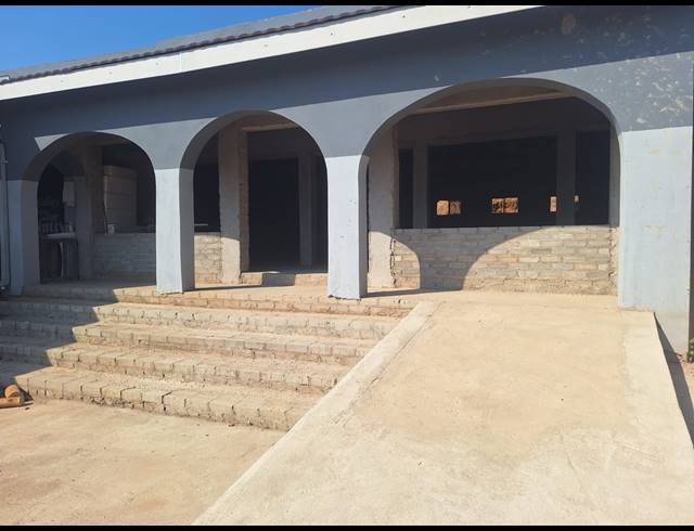 100M² RETAIL TO LET IN ROCKY DRIFT